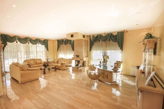 5 soverom Villa til salgs i Benidorm med svømmebasseng - € 1 250 000 (Ref: 9458309)