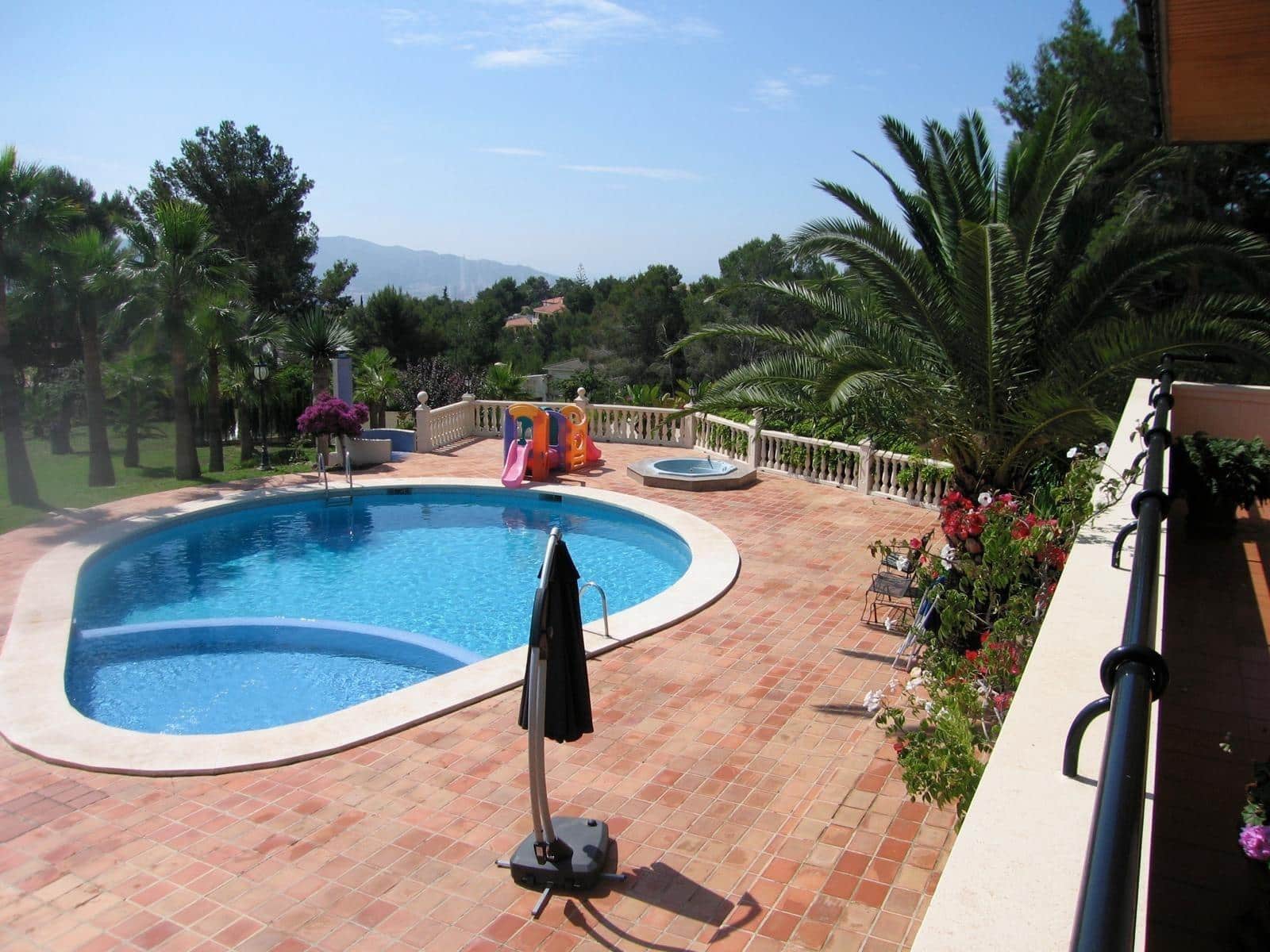 4 Zimmer Villa zu verkaufen in La Nucia mit Pool Garage - 995.000 € (Ref: 9458326)