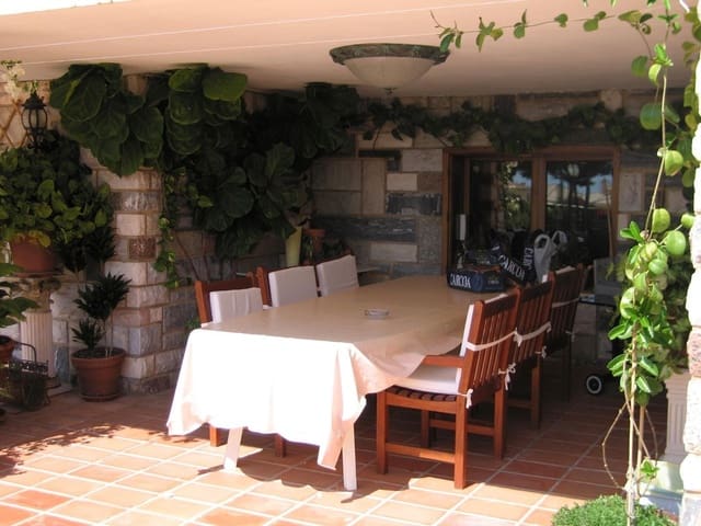 4 Zimmer Villa zu verkaufen in La Nucia mit Pool Garage - 995.000 € (Ref: 9458326)