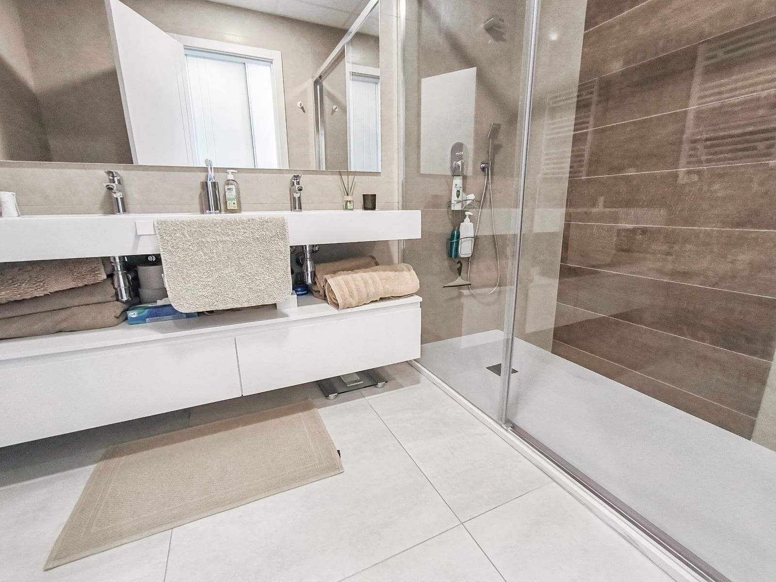 3 bedroom Apartment for sale in Benidorm with pool garage - € 890,000 (Ref: 9458346)