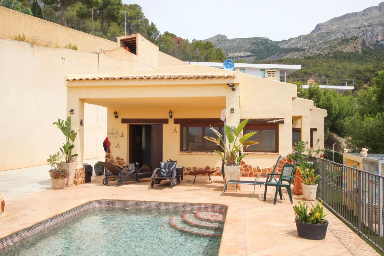 4 bedroom Villa for sale in Altea with pool garage - € 590,000 (Ref: 9458351)