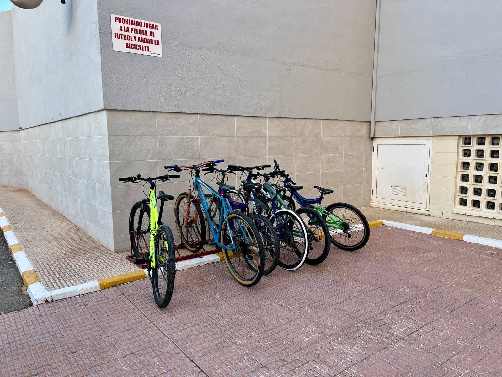 2 soverom Leilighet til salgs i Benidorm med svømmebasseng garasje - € 245 000 (Ref: 9458355)