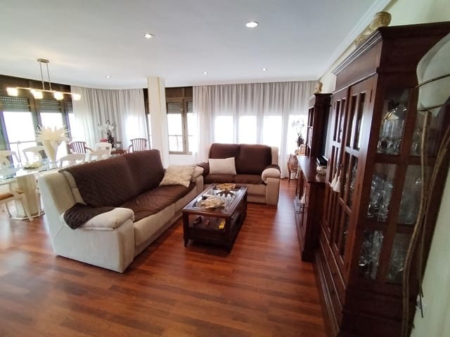 3 bedroom Apartment for sale in Levante, Benidorm with garage - € 680,000 (Ref: 9458359)