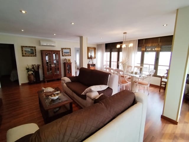 3 bedroom Apartment for sale in Levante, Benidorm with garage - € 680,000 (Ref: 9458359)