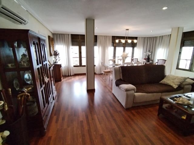 3 bedroom Apartment for sale in Levante, Benidorm with garage - € 680,000 (Ref: 9458359)