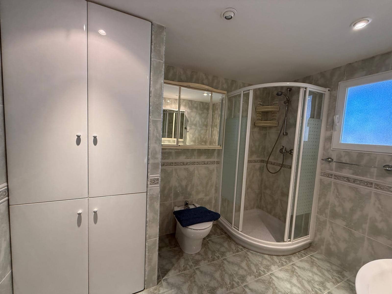 3 sypialnia Apartament na sprzedaż w Benidorm z basenem garażem - 680 000 € (Ref: 9458360)