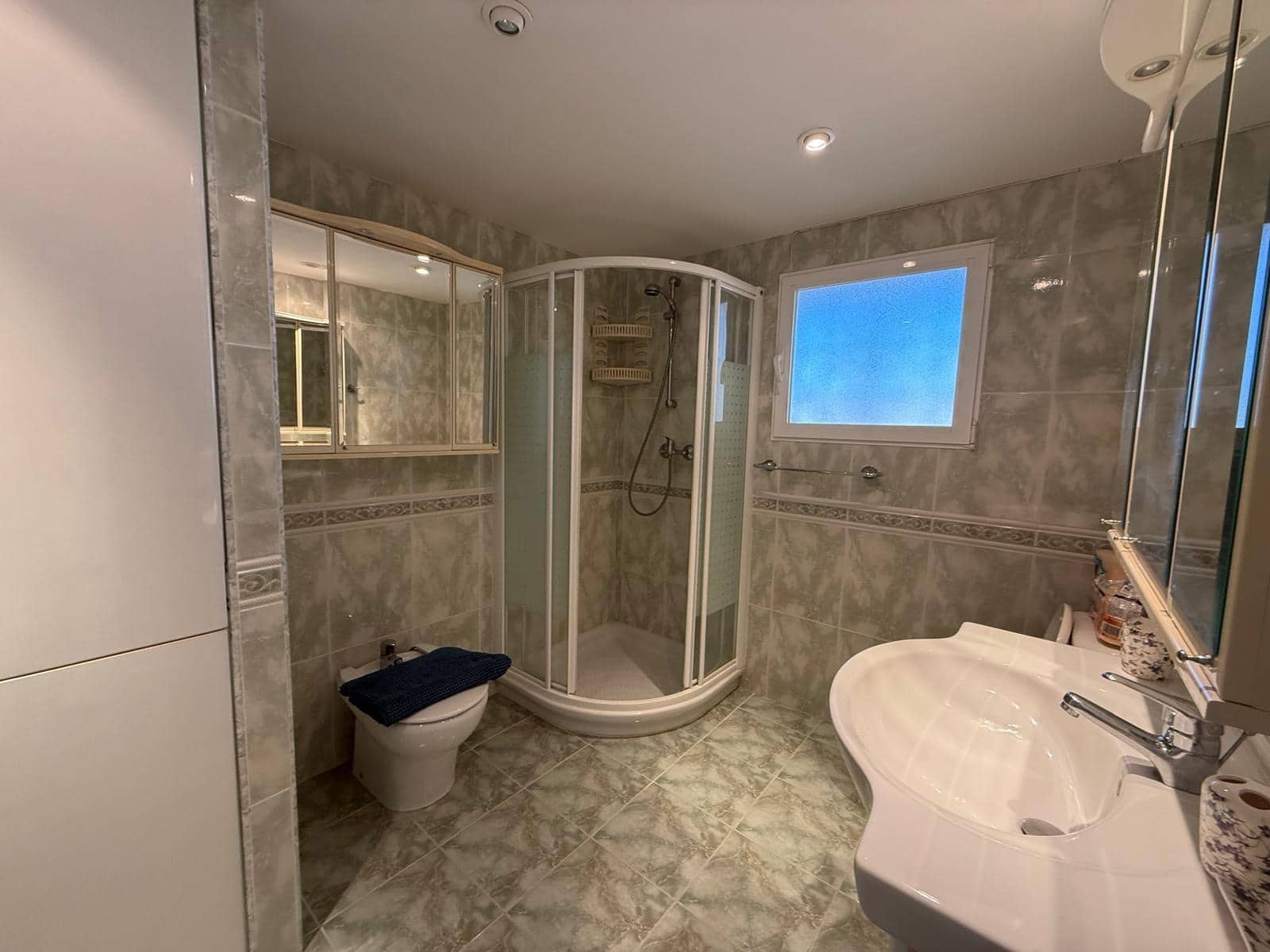 3 sypialnia Apartament na sprzedaż w Benidorm z basenem garażem - 680 000 € (Ref: 9458360)