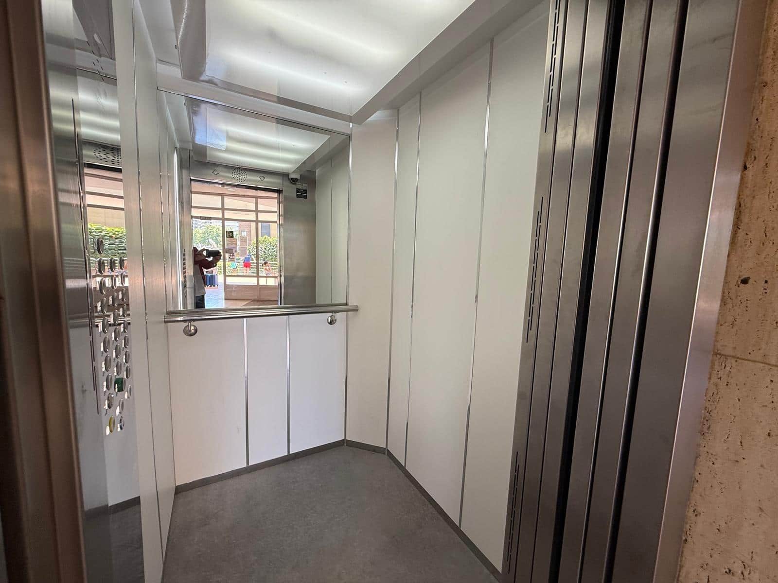 2 bedroom Apartment for sale in Benidorm with pool garage - € 370,000 (Ref: 9458361)