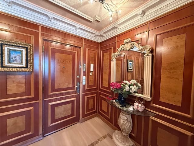 2 bedroom Apartment for sale in Levante, Benidorm with pool garage - € 370,000 (Ref: 9458361)