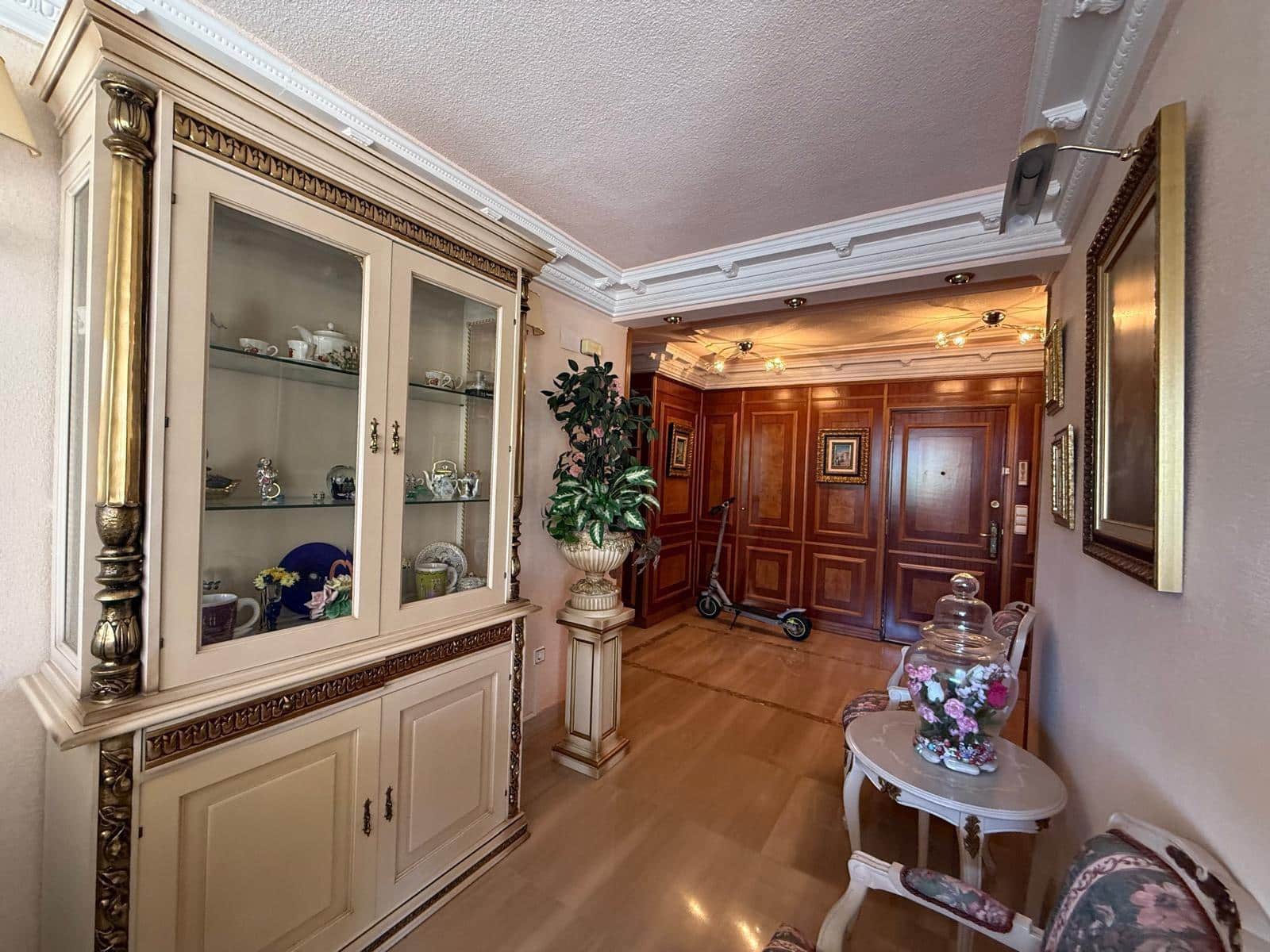 2 bedroom Apartment for sale in Benidorm with pool garage - € 370,000 (Ref: 9458361)