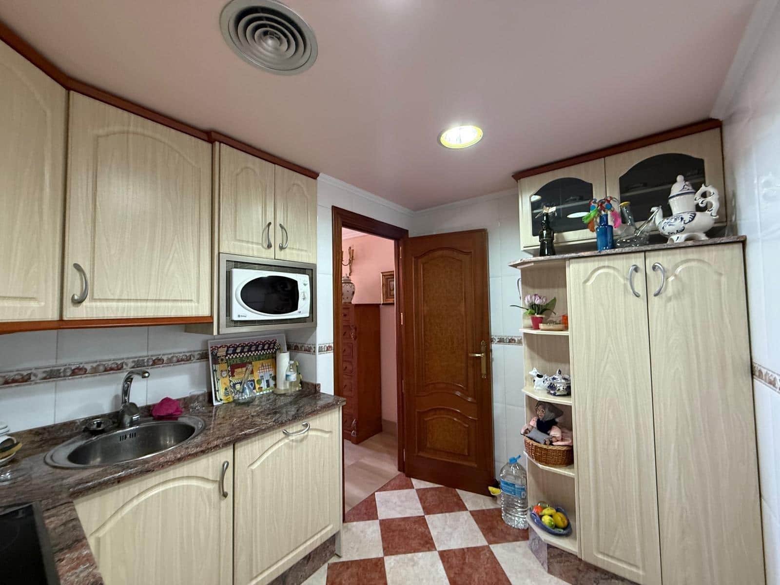 2 bedroom Apartment for sale in Benidorm with pool garage - € 370,000 (Ref: 9458361)