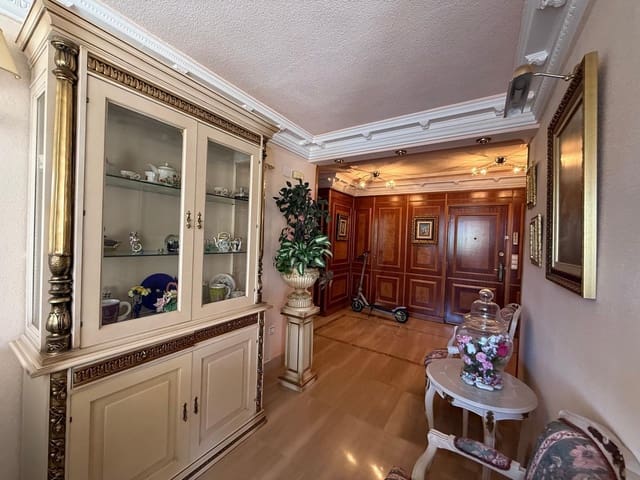 2 bedroom Apartment for sale in Levante, Benidorm with pool garage - € 370,000 (Ref: 9458361)