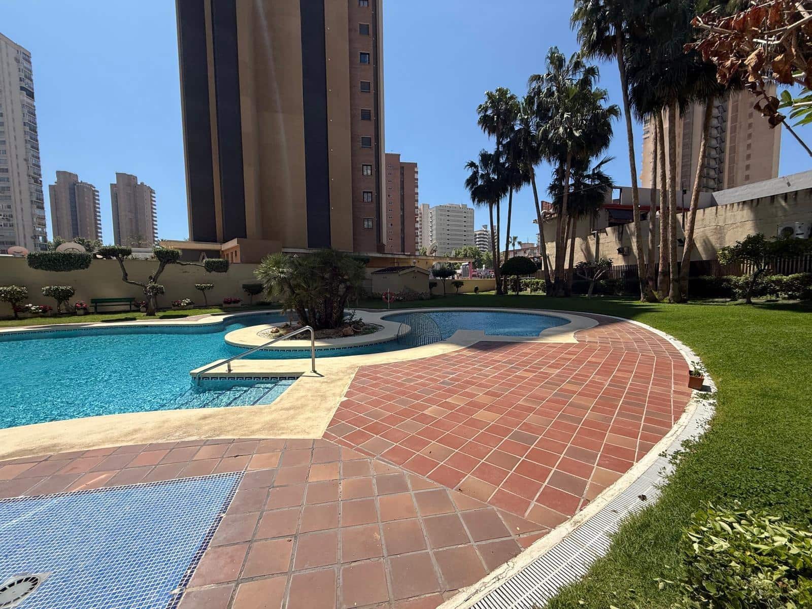 2 bedroom Apartment for sale in Benidorm with pool garage - € 370,000 (Ref: 9458361)