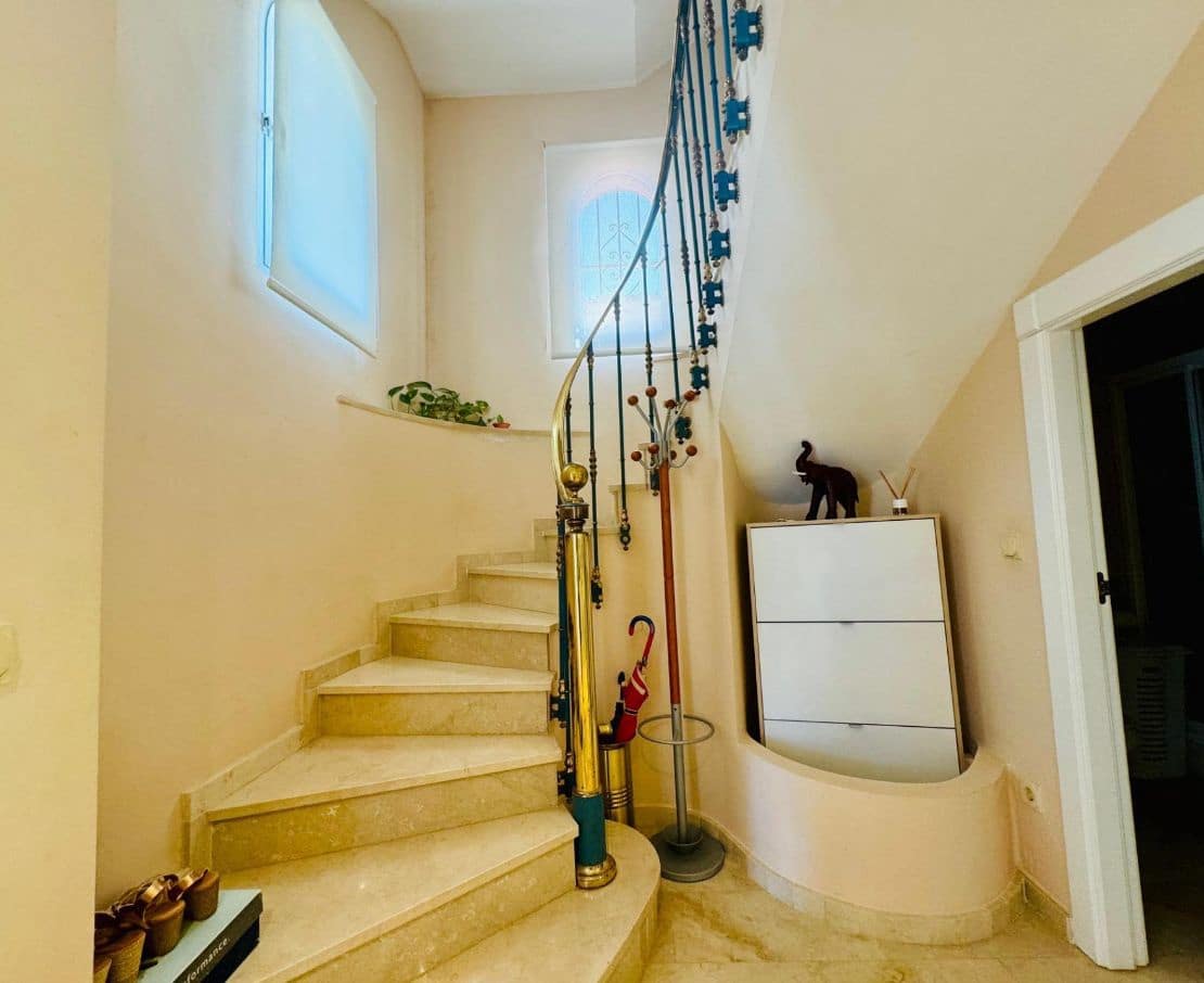 4 soverom Villa til salgs i Alfaz del Pi / L'Alfas del Pi med svømmebasseng garasje - € 685 000 (Ref: 9458379)