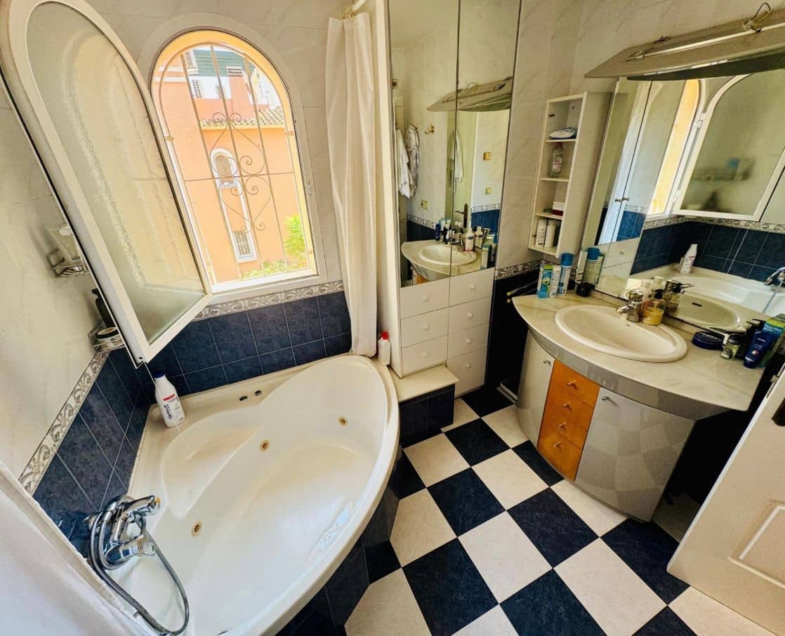 4 soverom Villa til salgs i Alfaz del Pi / L'Alfas del Pi med svømmebasseng garasje - € 685 000 (Ref: 9458379)