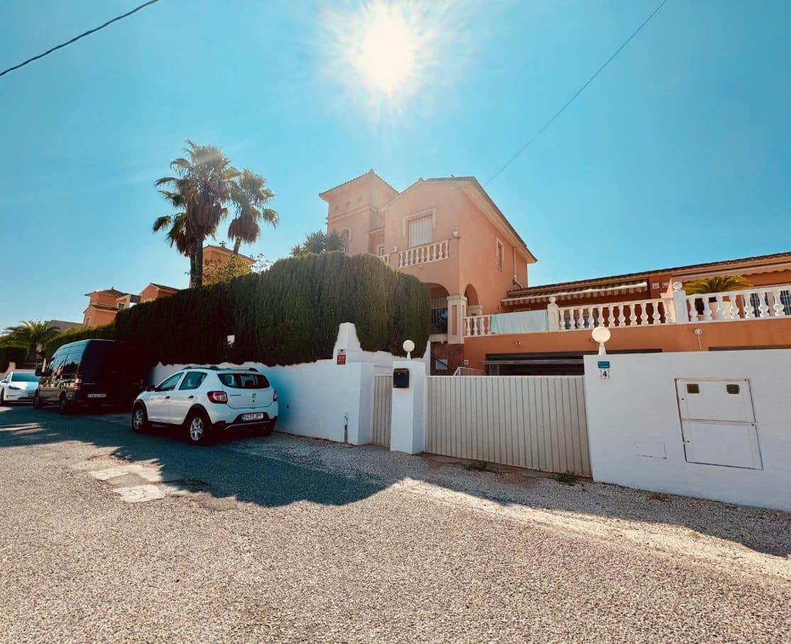 4 soverom Villa til salgs i Alfaz del Pi / L'Alfas del Pi med svømmebasseng garasje - € 685 000 (Ref: 9458379)