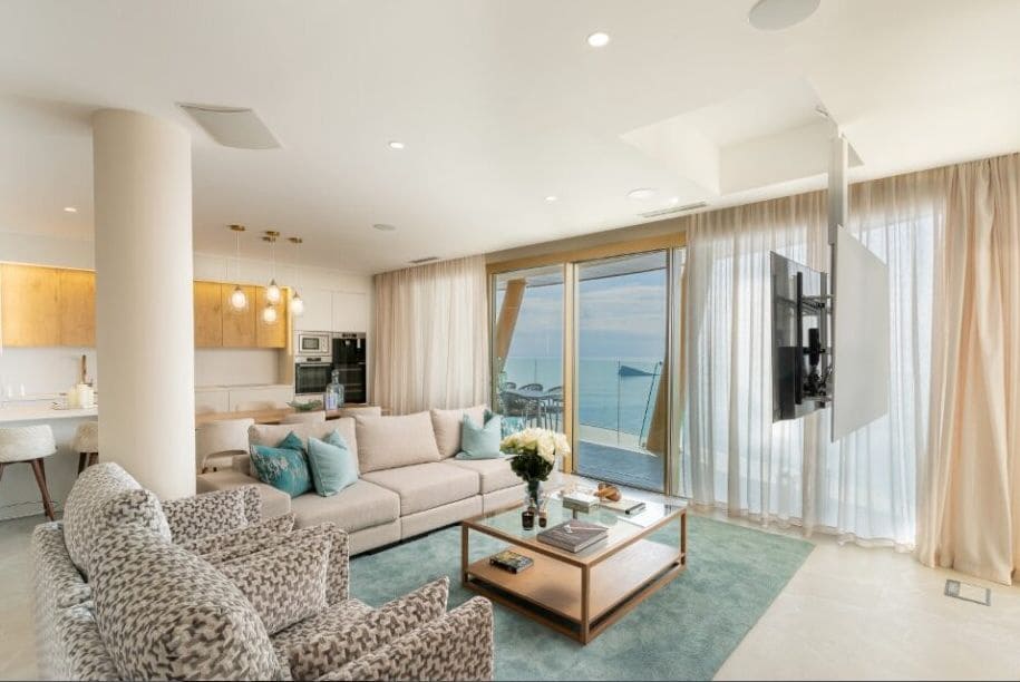 2 bedroom Apartment for sale in Benidorm with pool garage - € 1,065,000 (Ref: 9458384)