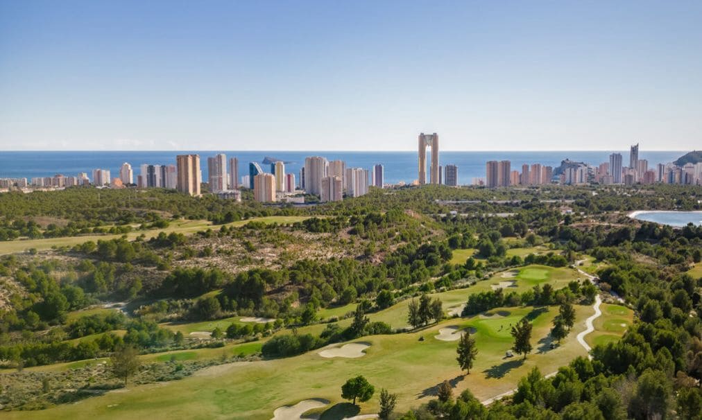 2 bedroom Apartment for sale in Benidorm with pool garage - € 1,065,000 (Ref: 9458384)