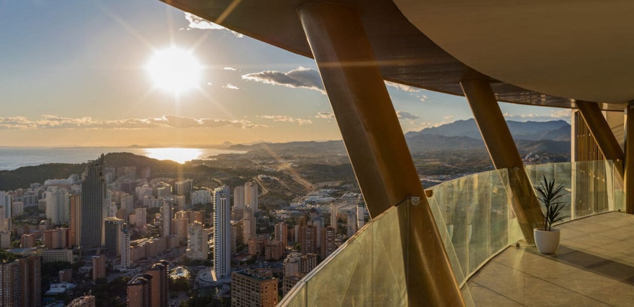 2 bedroom Apartment for sale in Benidorm with pool garage - € 1,065,000 (Ref: 9458384)