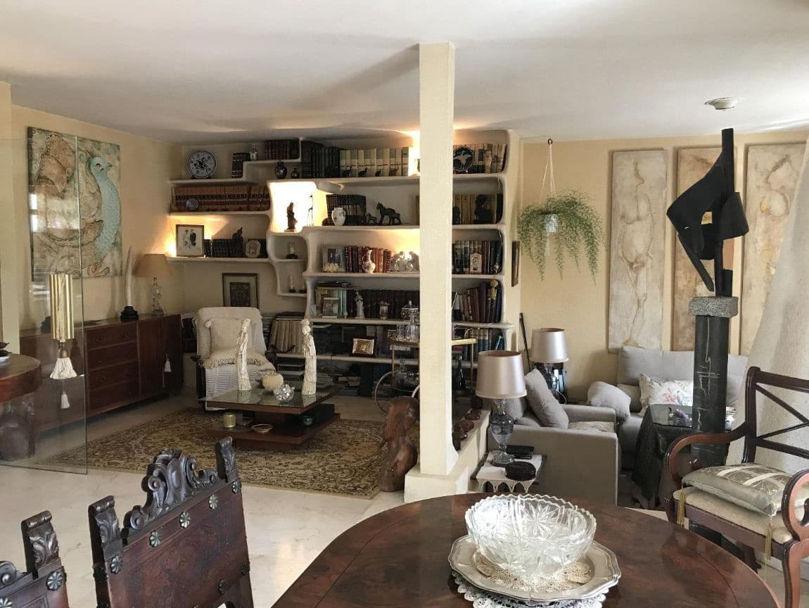 2 bedroom Villa for sale in Benidorm with pool garage - € 580,000 (Ref: 9458398)