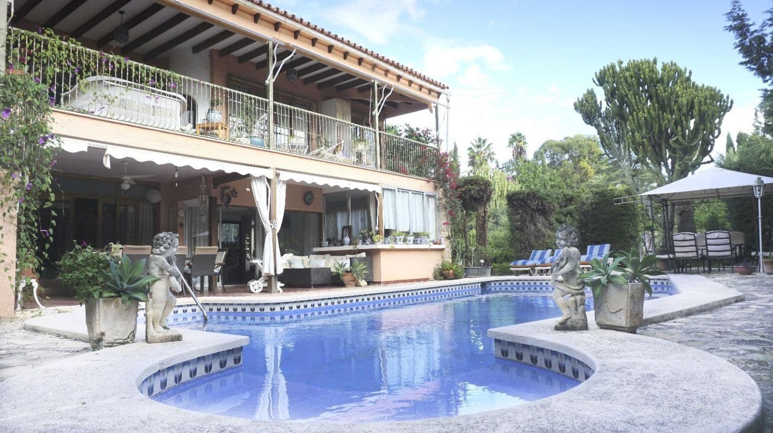 2 bedroom Villa for sale in Benidorm with pool garage - € 580,000 (Ref: 9458398)