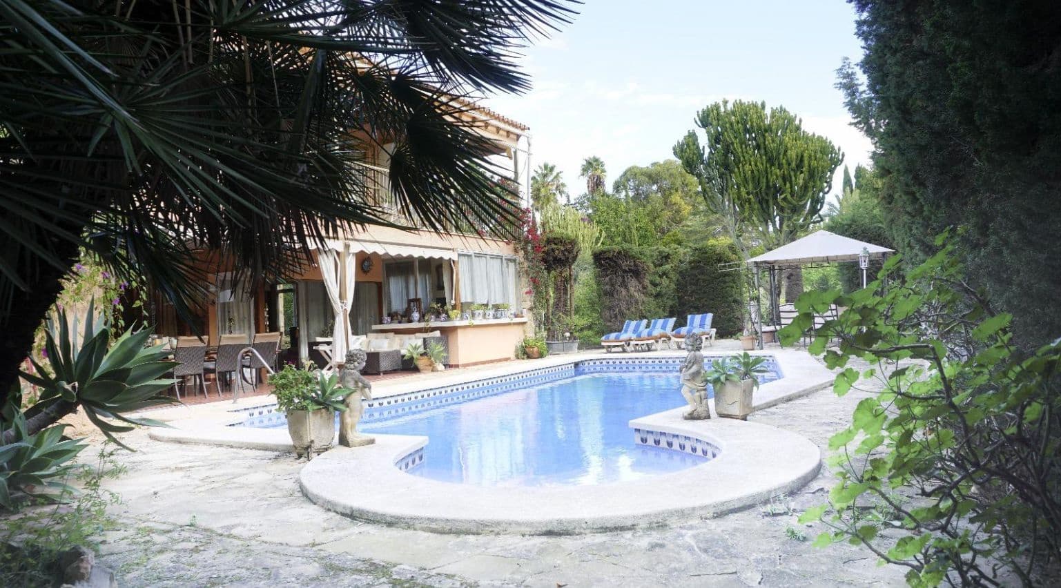 2 bedroom Villa for sale in Benidorm with pool garage - € 580,000 (Ref: 9458398)