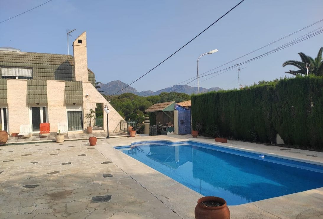 Chalet de 5 habitaciones en Benidorm en venta con piscina garaje - 735.000 € (Ref: 9458403)