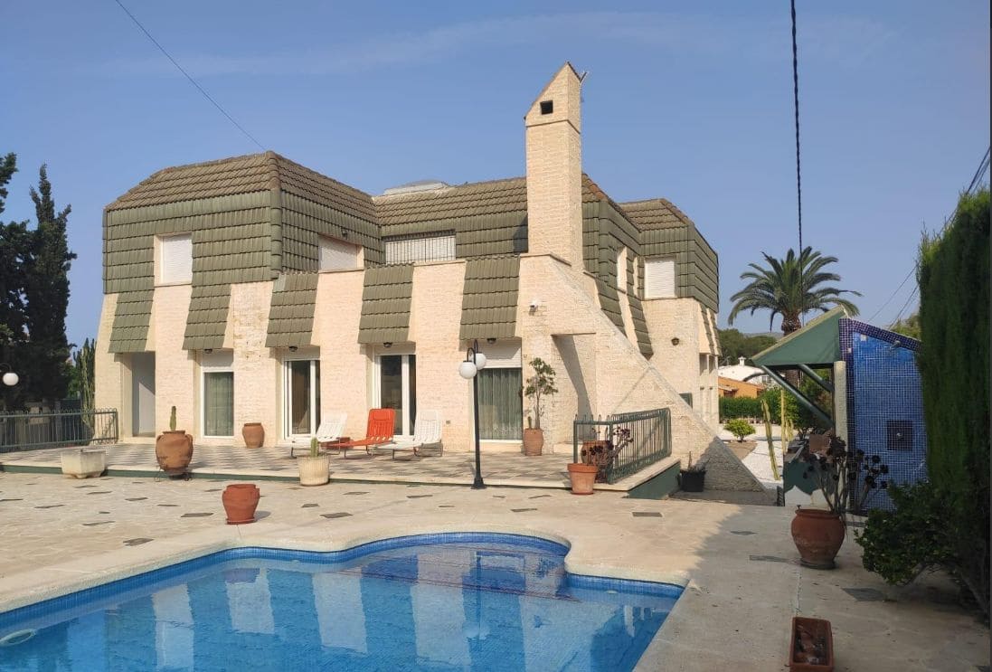 Chalet de 5 habitaciones en Benidorm en venta con piscina garaje - 735.000 € (Ref: 9458403)
