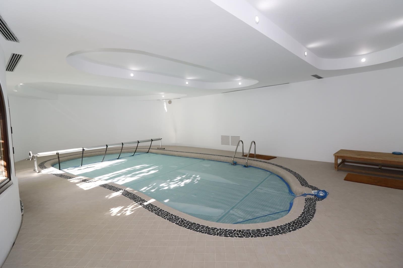 4 bedroom Villa for sale in Altea with pool - € 1,350,000 (Ref: 9459523)