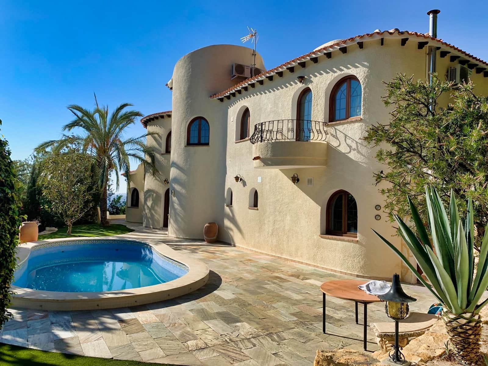 4 bedroom Villa for sale in Altea with pool - € 1,350,000 (Ref: 9459523)