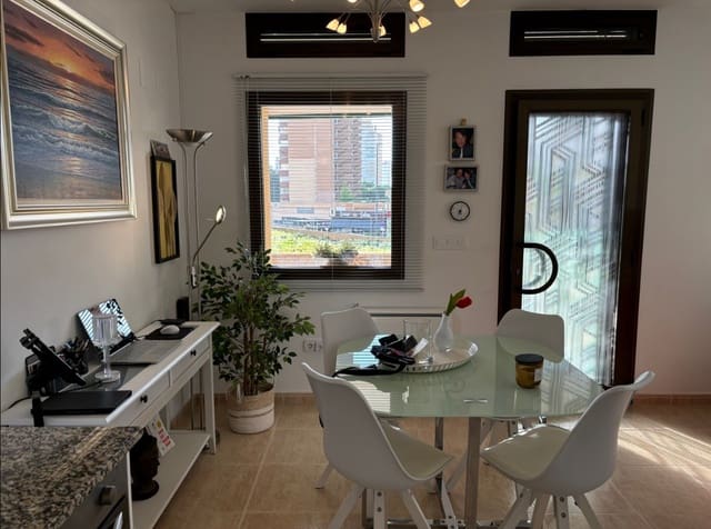 1 slaapkamer Appartement te koop in Centro Urbano, Benidorm met zwembad - € 187.000 (Ref: 9459531)