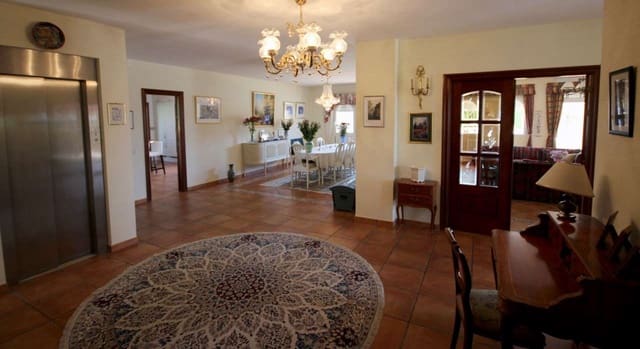 Chalet de 8 habitaciones en Alfaz del Pi / L'Alfàs del Pi en venta con piscina - 1.750.000 € (Ref: 9459538)