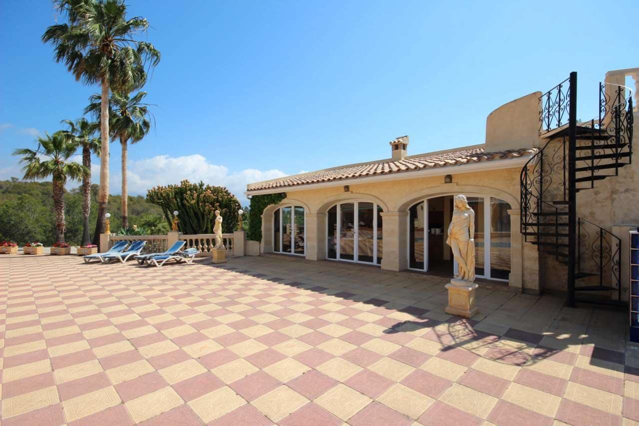 Chalet de 8 habitaciones en Alfaz del Pi / L'Alfàs del Pi en venta con piscina - 1.750.000 € (Ref: 9459538)