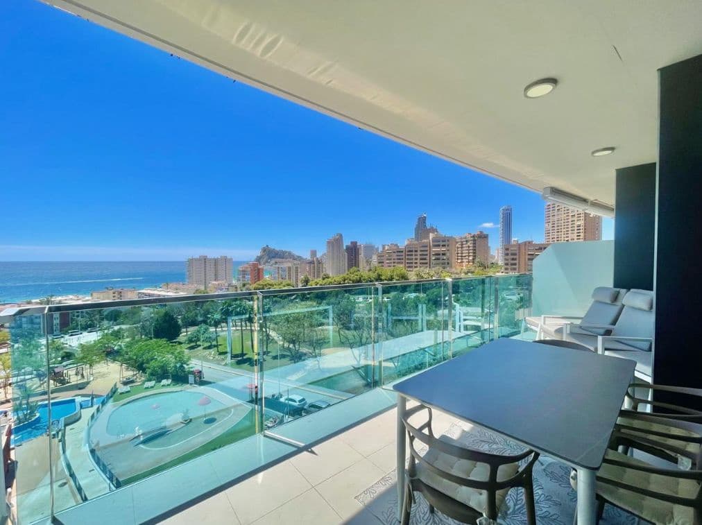 2 bedroom Apartment for sale in Benidorm with pool garage - € 620,000 (Ref: 9459540)