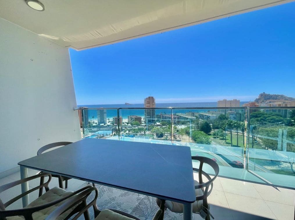 2 bedroom Apartment for sale in Benidorm with pool garage - € 620,000 (Ref: 9459540)