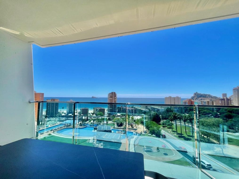 2 bedroom Apartment for sale in Benidorm with pool garage - € 620,000 (Ref: 9459540)