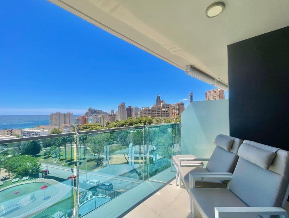 2 bedroom Apartment for sale in Benidorm with pool garage - € 620,000 (Ref: 9459540)
