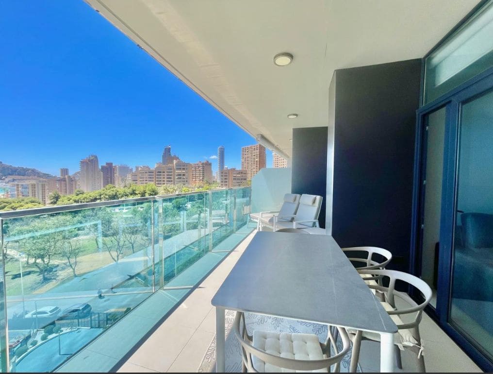 2 bedroom Apartment for sale in Benidorm with pool garage - € 620,000 (Ref: 9459540)