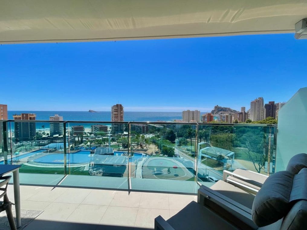 2 bedroom Apartment for sale in Benidorm with pool garage - € 620,000 (Ref: 9459540)