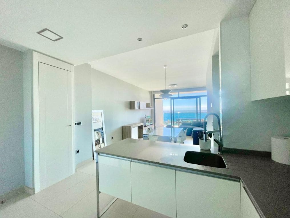 2 bedroom Apartment for sale in Benidorm with pool garage - € 620,000 (Ref: 9459540)