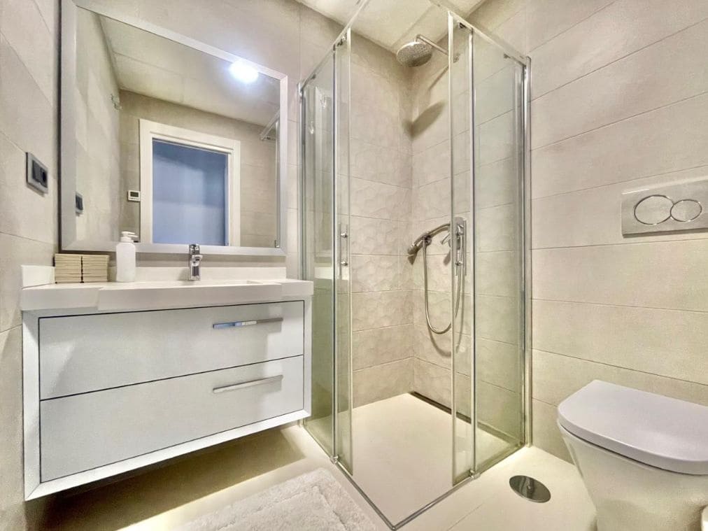 2 bedroom Apartment for sale in Benidorm with pool garage - € 620,000 (Ref: 9459540)