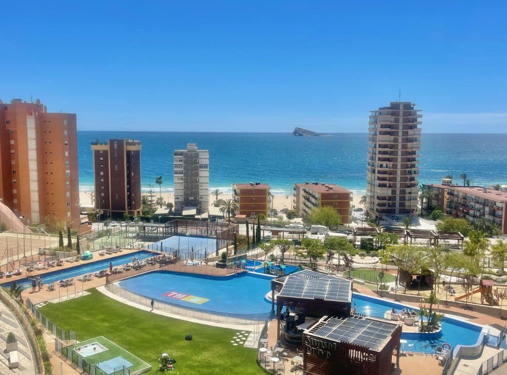 2 bedroom Apartment for sale in Benidorm with pool garage - € 620,000 (Ref: 9459540)