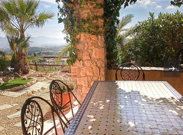 Chalet de 3 habitaciones en Alfaz del Pi / L'Alfàs del Pi en venta con piscina - 950.000 € (Ref: 9459553)