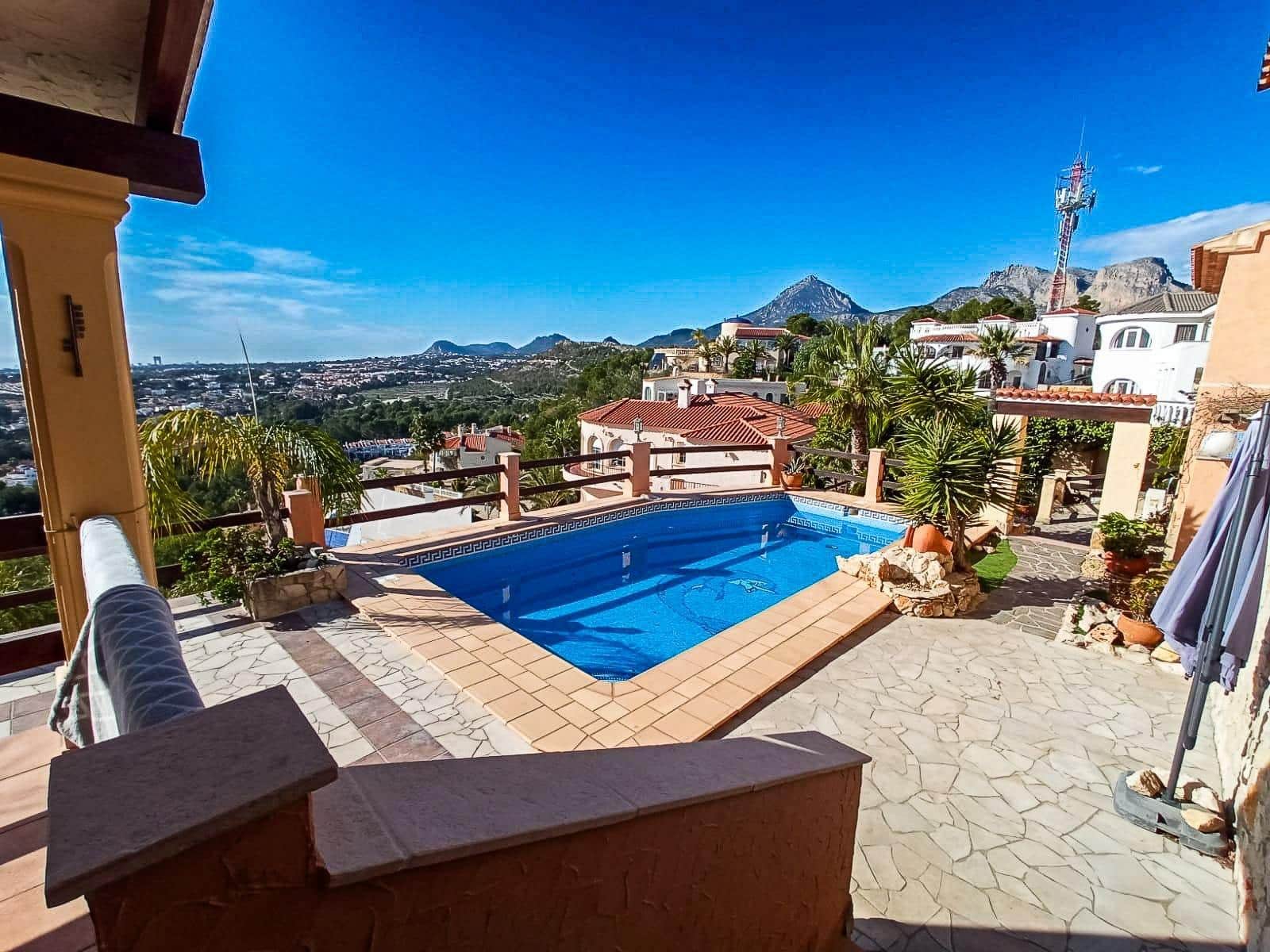 Chalet de 3 habitaciones en Alfaz del Pi / L'Alfàs del Pi en venta con piscina - 950.000 € (Ref: 9459553)