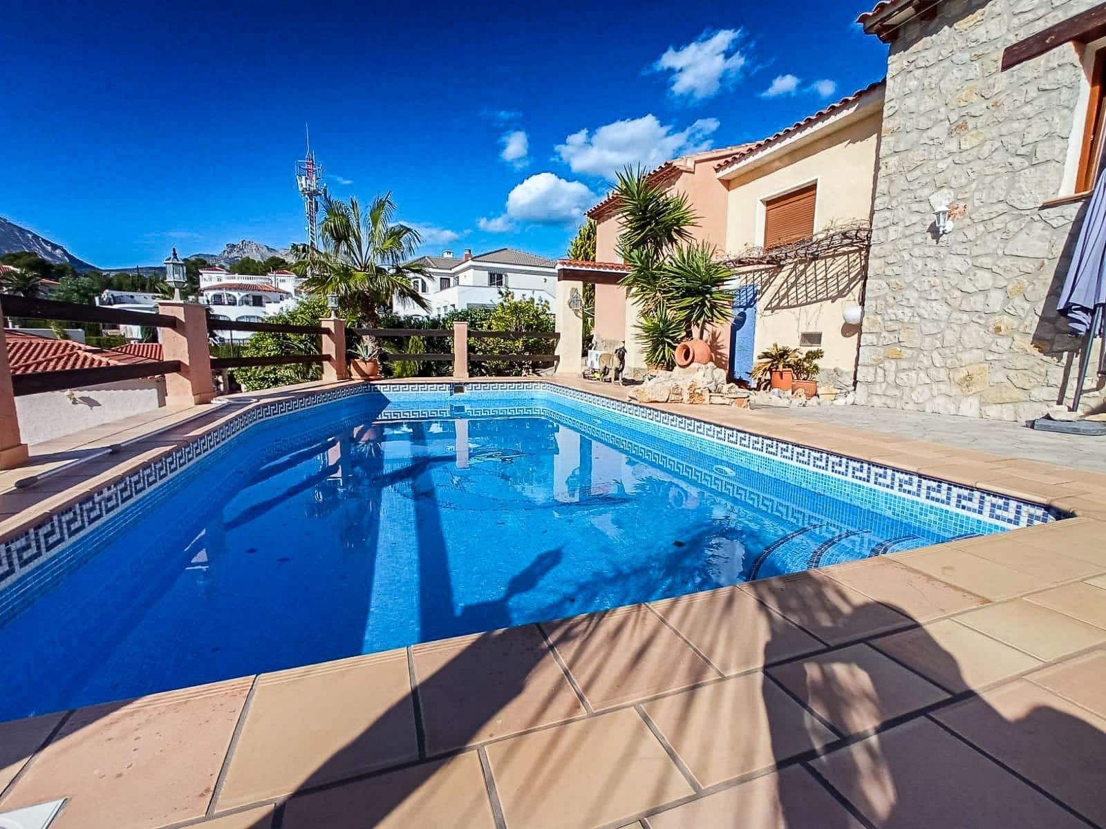 Chalet de 3 habitaciones en Alfaz del Pi / L'Alfàs del Pi en venta con piscina - 950.000 € (Ref: 9459553)