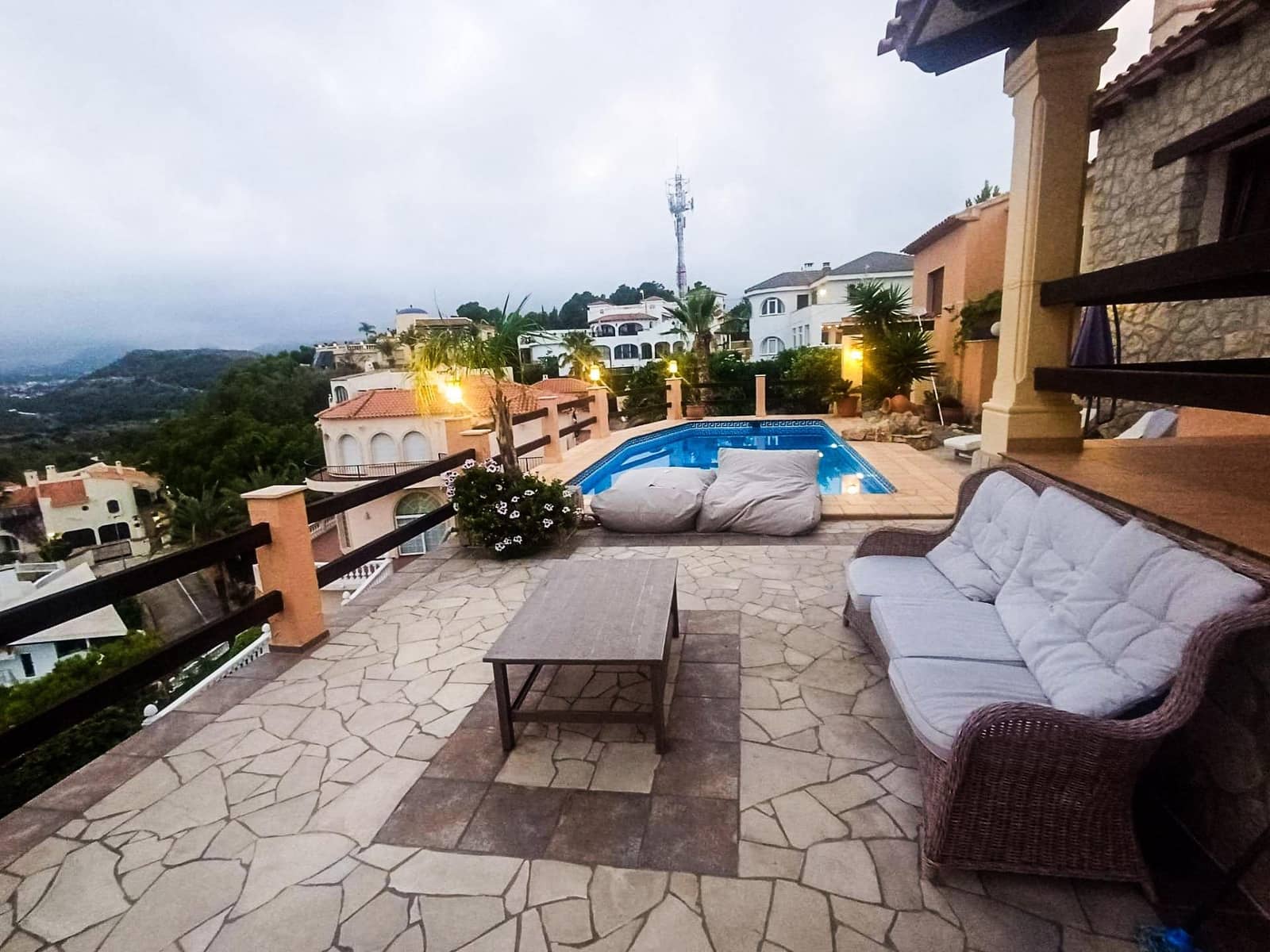 Chalet de 3 habitaciones en Alfaz del Pi / L'Alfàs del Pi en venta con piscina - 950.000 € (Ref: 9459553)