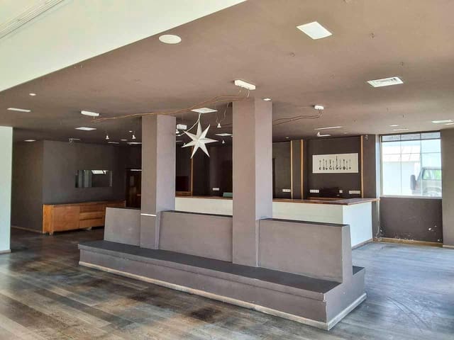 Kommersiell till salu i Altea - 695 000 € (Ref: 9459556)