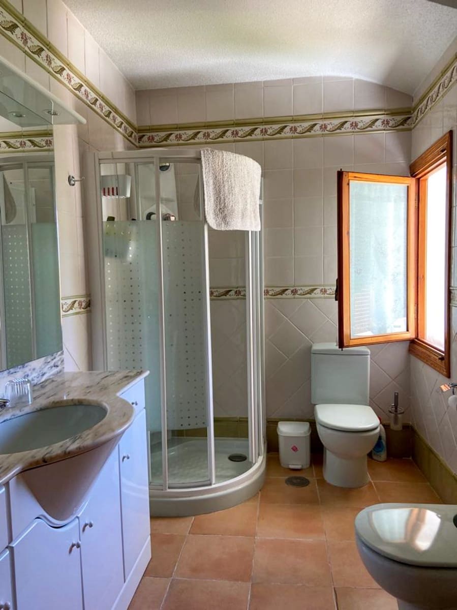 5 bedroom Villa for sale in Benidorm with pool - € 745,000 (Ref: 9459561)