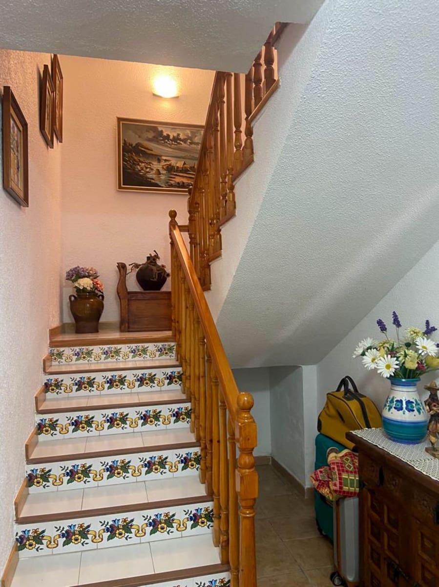 5 bedroom Villa for sale in Benidorm with pool - € 745,000 (Ref: 9459561)