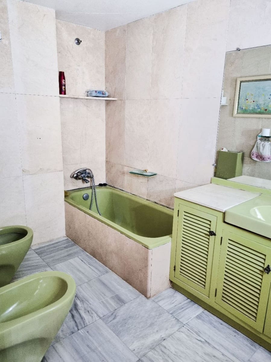 4 bedroom Apartment for sale in Benidorm with pool - € 1,000,000 (Ref: 9459562)